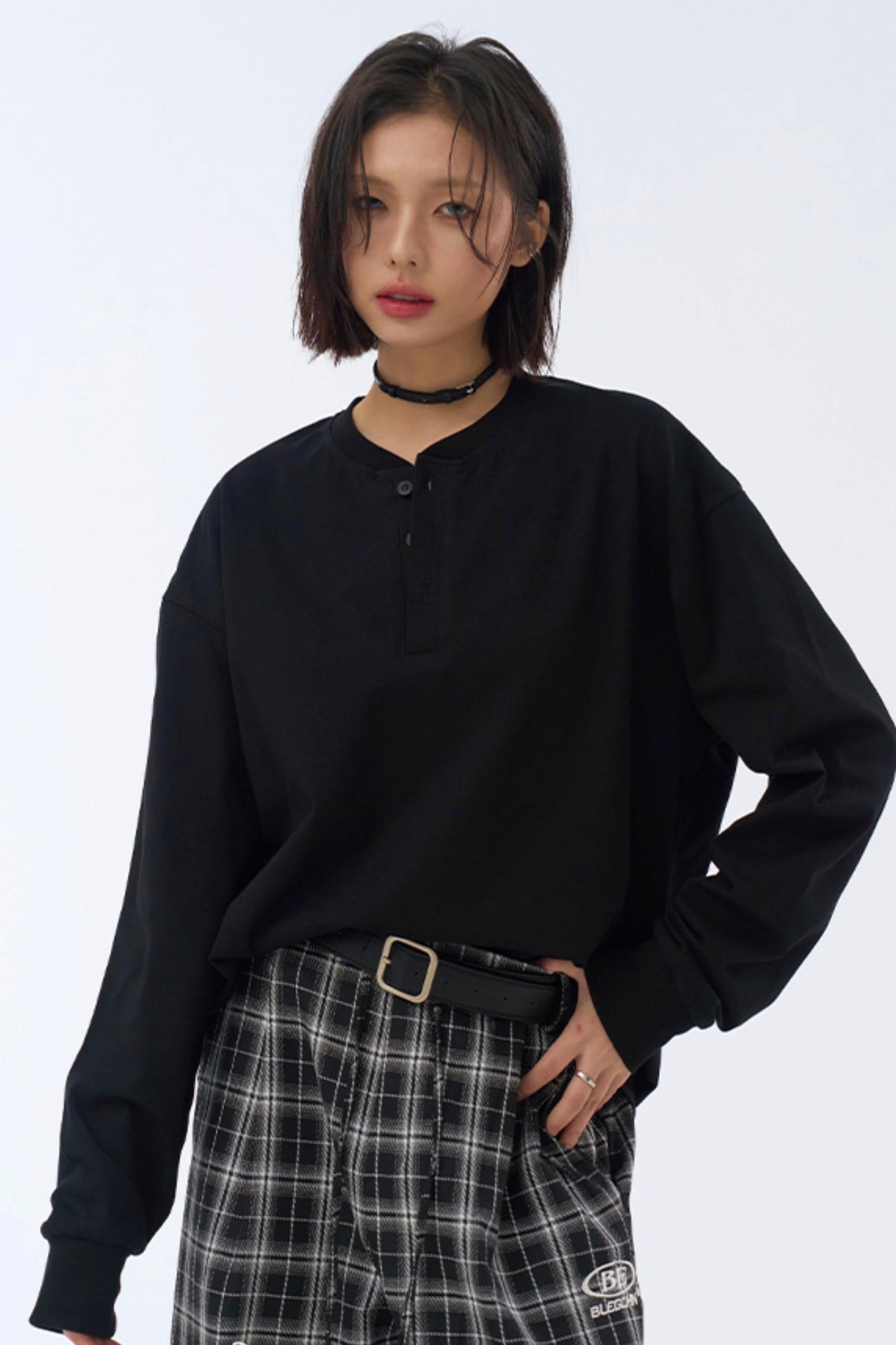 ミニマルなハーフボタンTシャツ