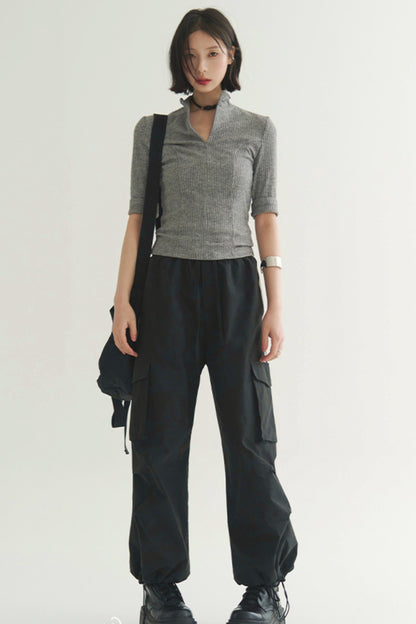 Locker geschnittene Hose mit mehreren Taschen