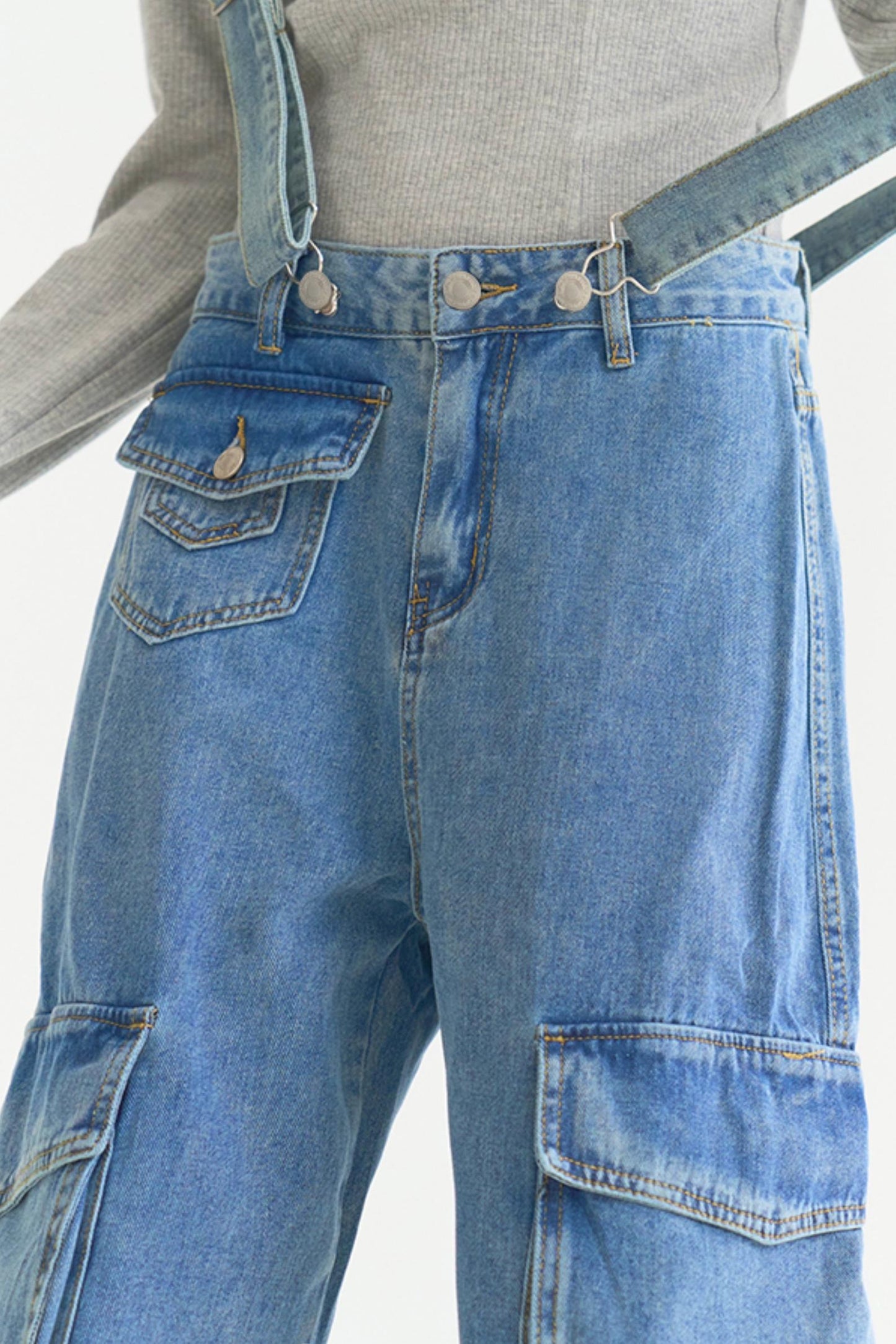 Jeans mit weitem Bein und Taschen