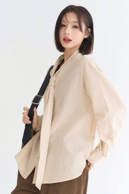 リラックスしたタイディテールシャツフィット