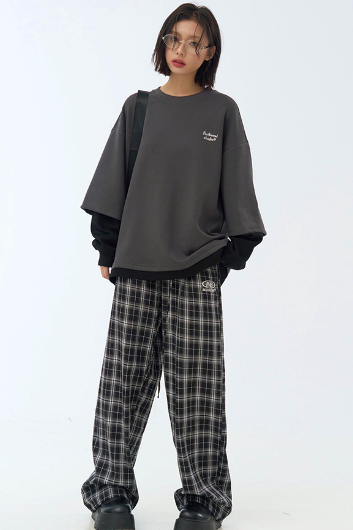 ユニセックスネックラウンドトップ