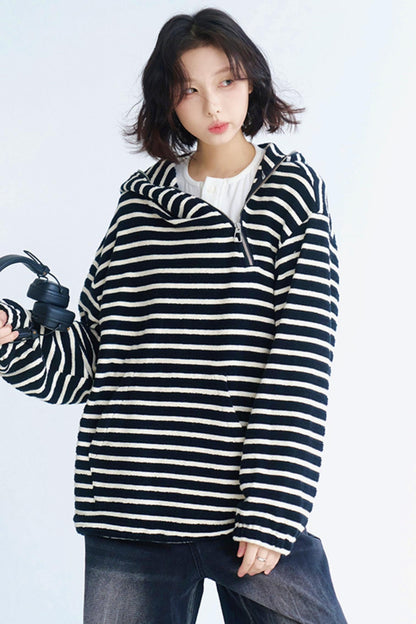 フード付きパンツセーターのセットアップ