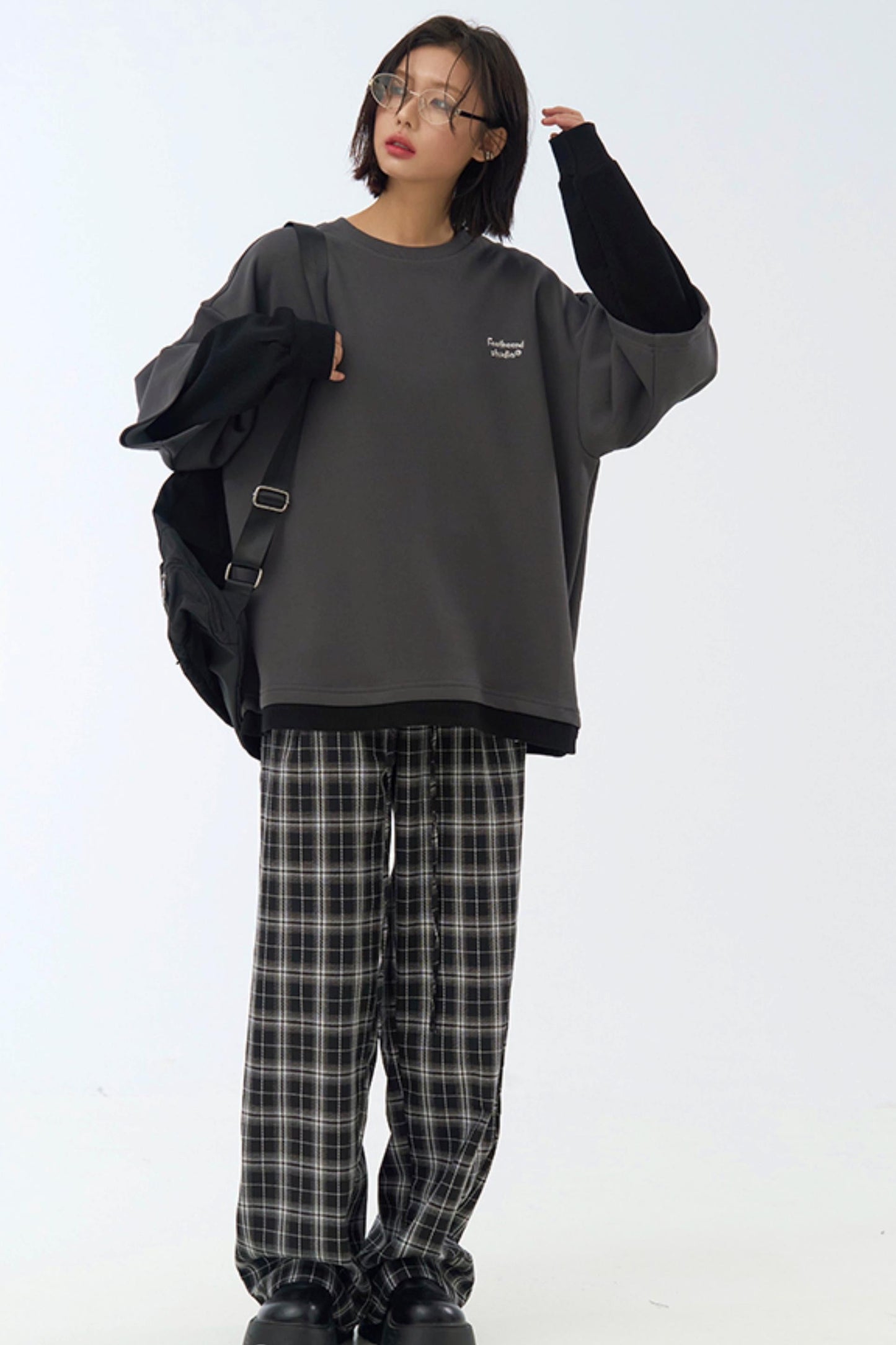 ユニセックスネックラウンドトップ