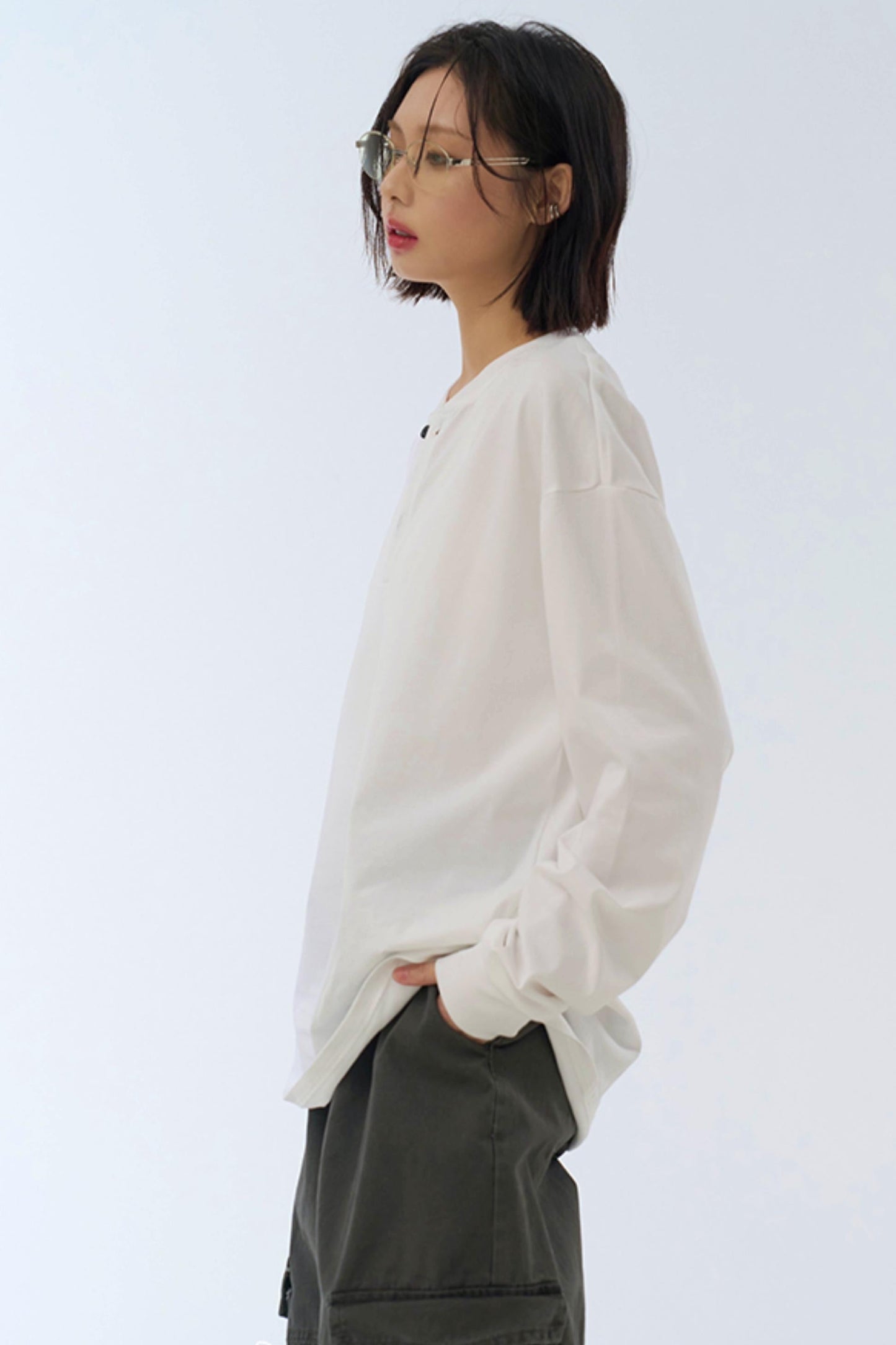 ミニマルなハーフボタンTシャツ