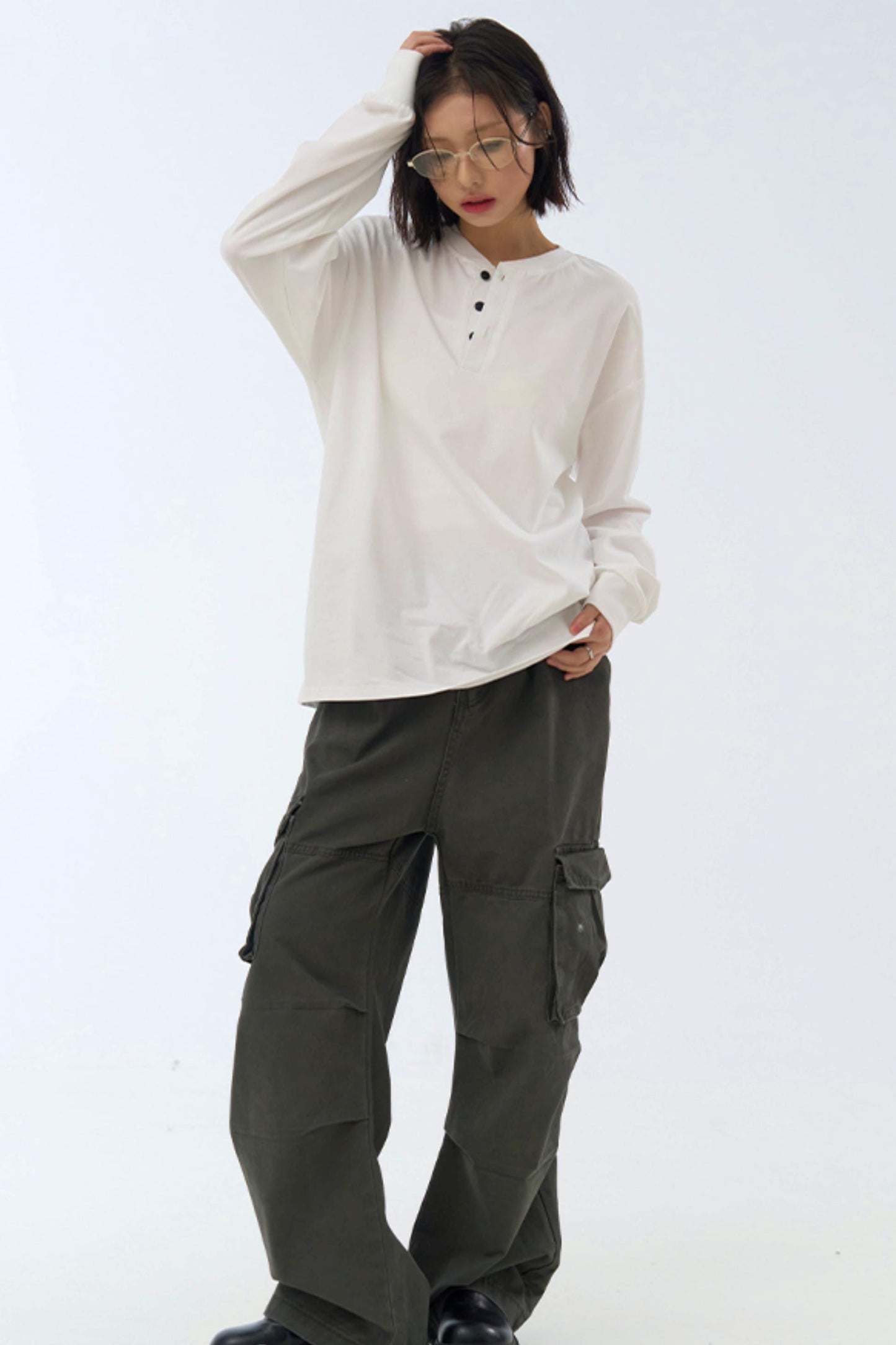 ミニマルなハーフボタンTシャツ