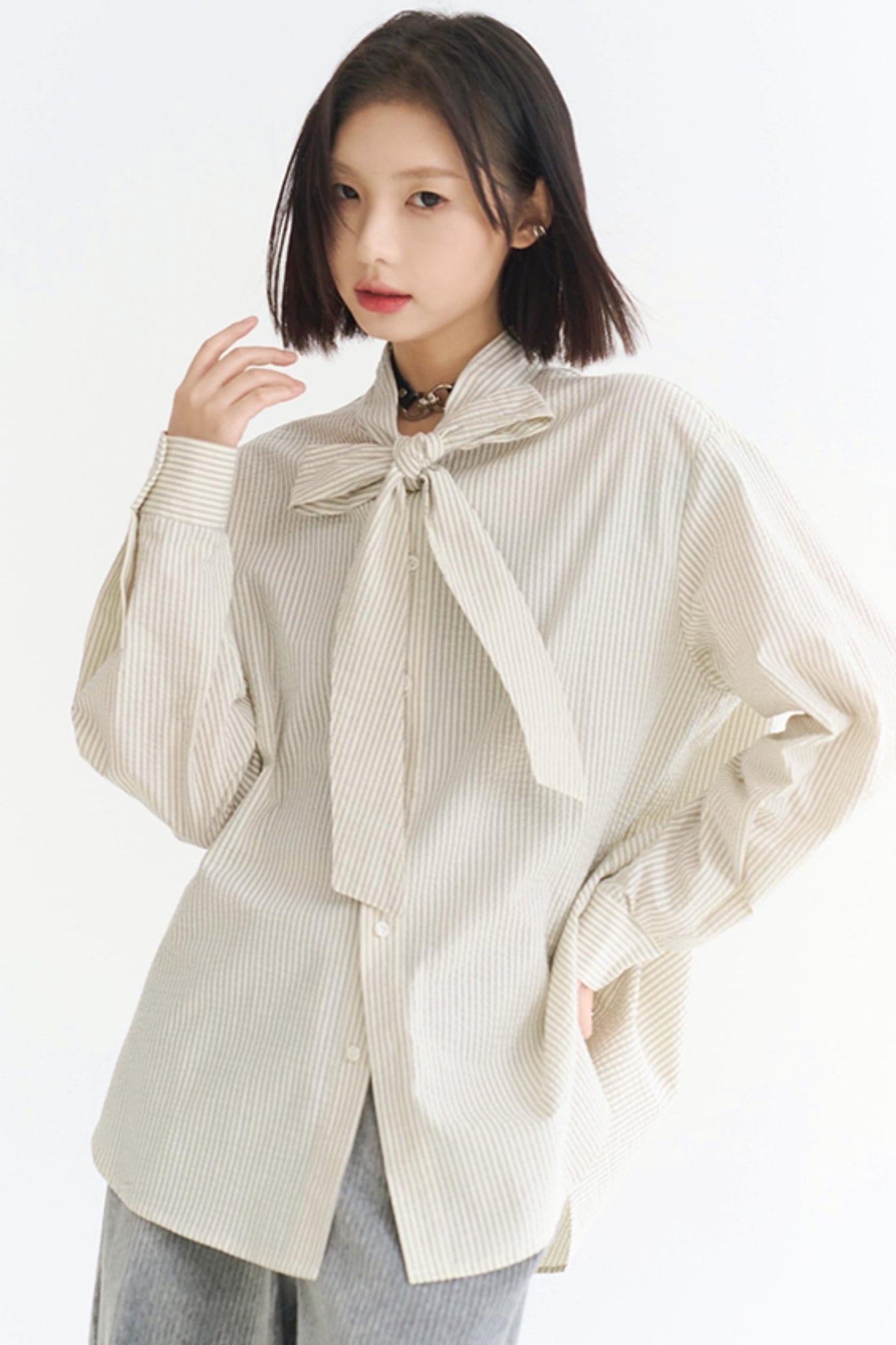 リラックスしたタイディテールシャツフィット