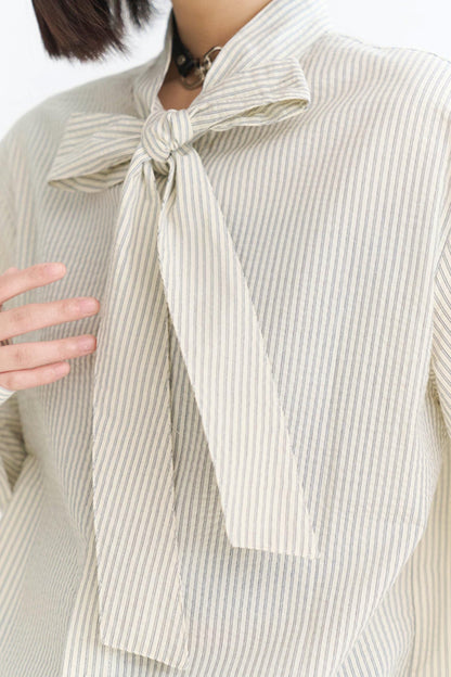 リラックスしたタイディテールシャツフィット