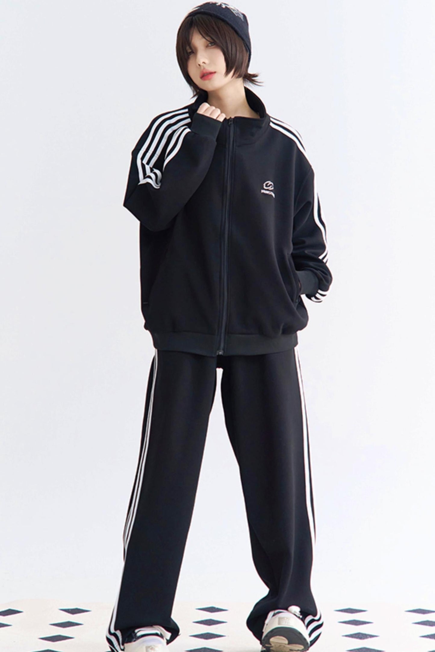 ミュージアムスタイルパンツとセットアップジップジャケット