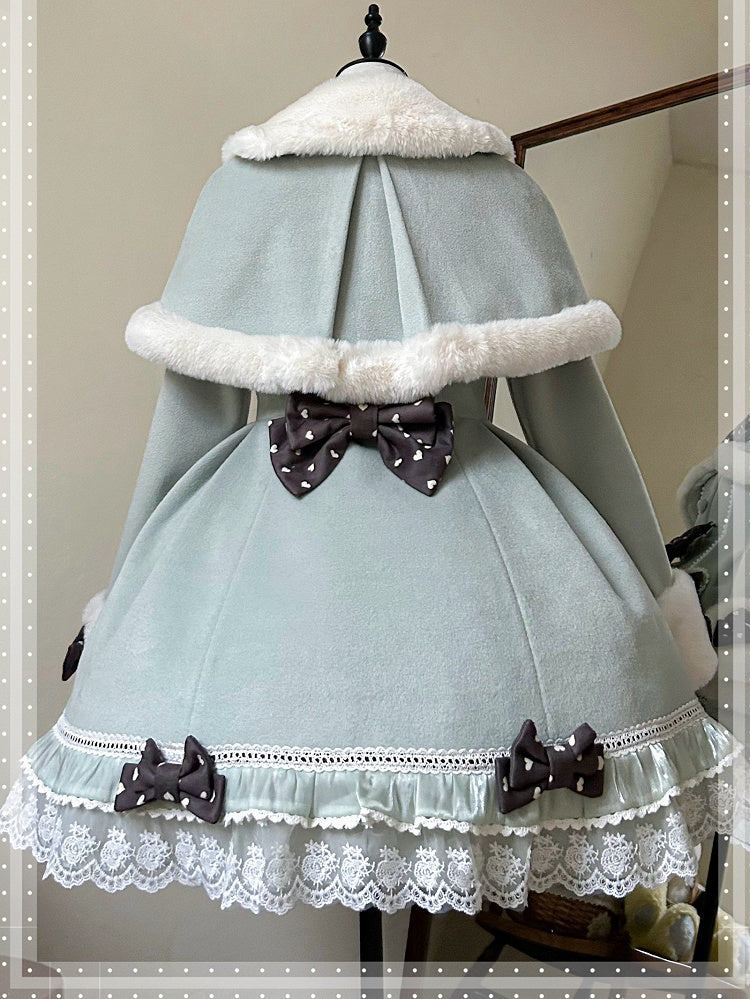 ミントグリーンのリボンがアクセントのケープロリータコート（レーストリム付き）