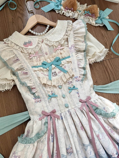 かわいい子猫と緑のリボンのスイートロリータドレス、ひらひらショルダーストラップのジャンパースカート