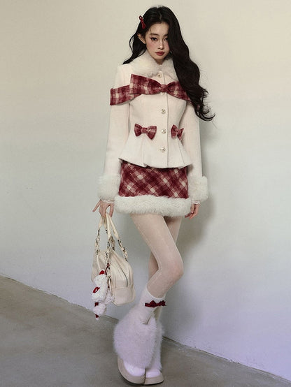 赤いチェック柄スカートのふわふわ裾