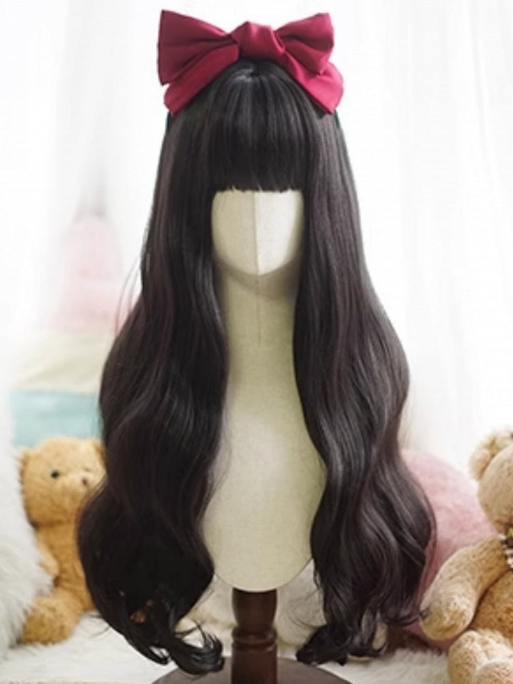 Schwarze lange gewellte Perücke mit vollem Pony