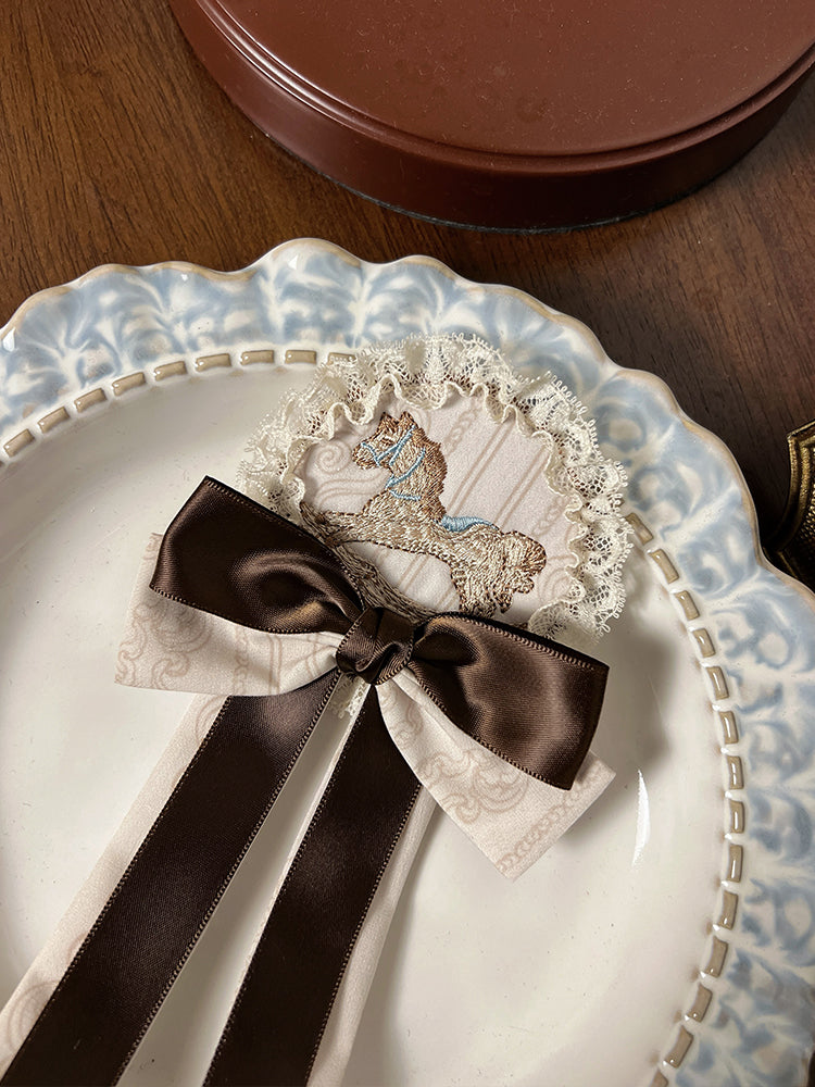 ブルー/ブラウンの蝶結びロッキングホース刺繍バッジ