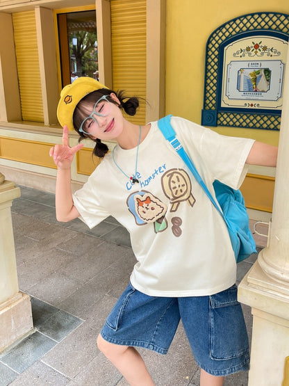 ハムスターのアップリケが可愛いゆったりベージュのラウンドネックTシャツ