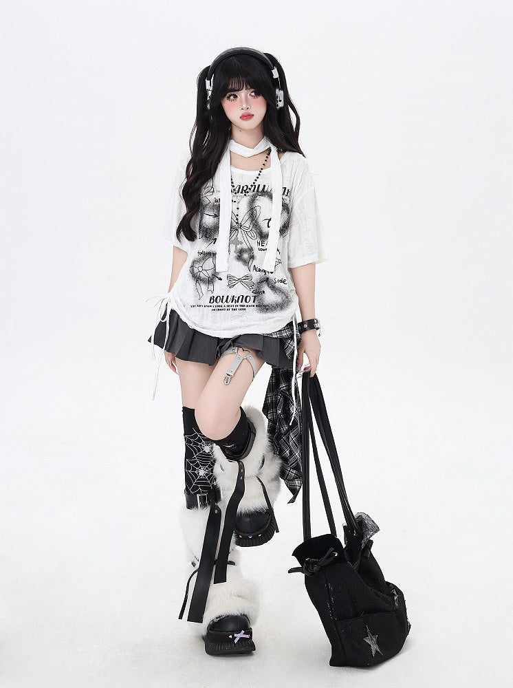 Schwarz/weißes T-Shirt mit seitlichem Kordelzug und Schleifenmuster, inklusive Schal