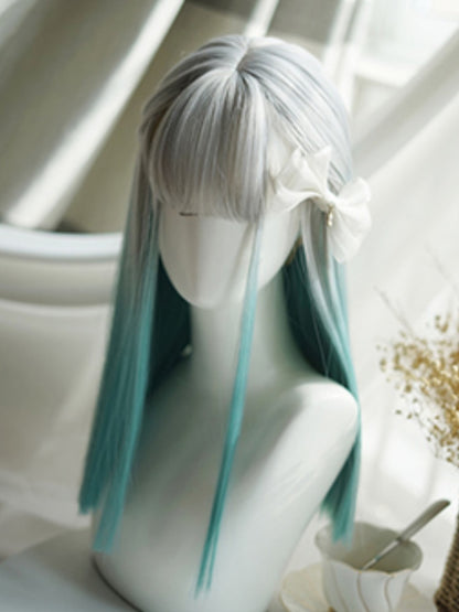 グレーグリーンのオンブレヘアカラー、バスト上の長さ、フルバングのストレートウィッグ