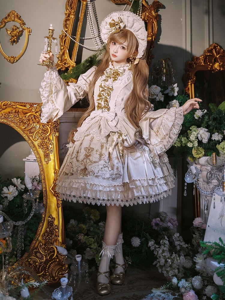 Samt-Kerzenständer, cremefarbene Ärmel, Glockenstickerei, Kleid und Kerze