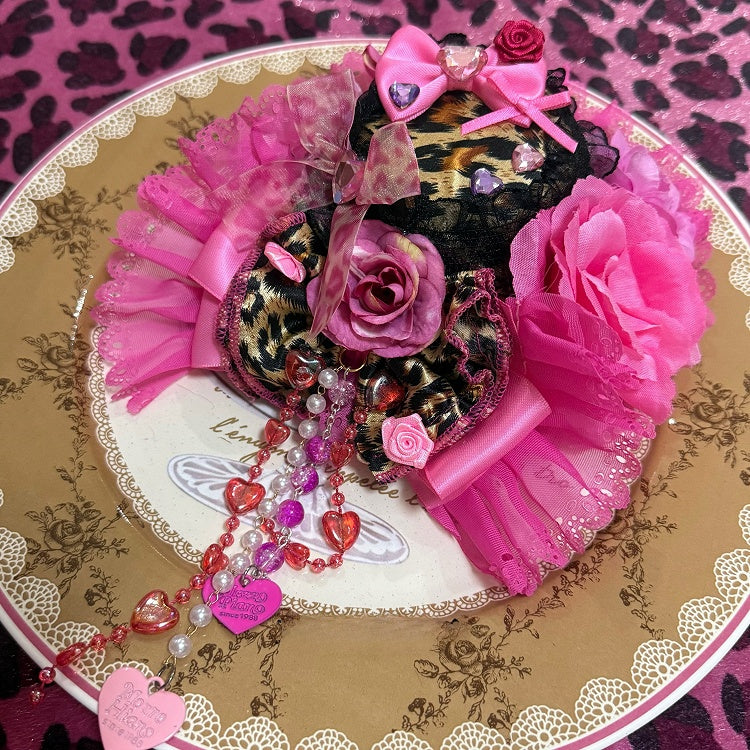 Hut mit Strass verzierter Kette, schwarz-rosa Besatz, Perlenbesatz, florales Mini-Leopardenmuster, Spitzendesign