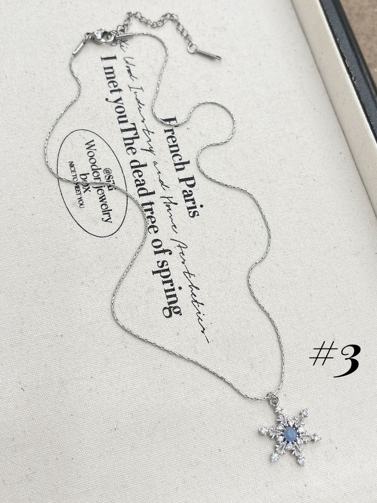 Silberne Ohrringe/Ring/Halskette in Schneeflockenform