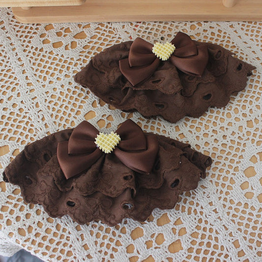 Menottes en chocolat cœur nid d'abeille au poignet