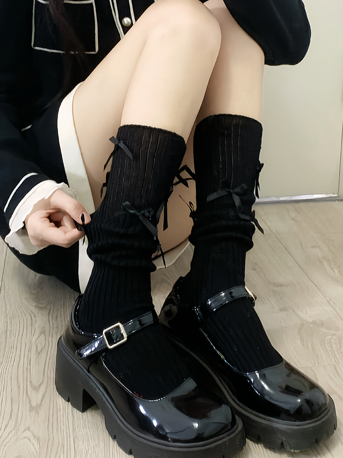 ホワイトのスイートな蝶結びカーフソックス