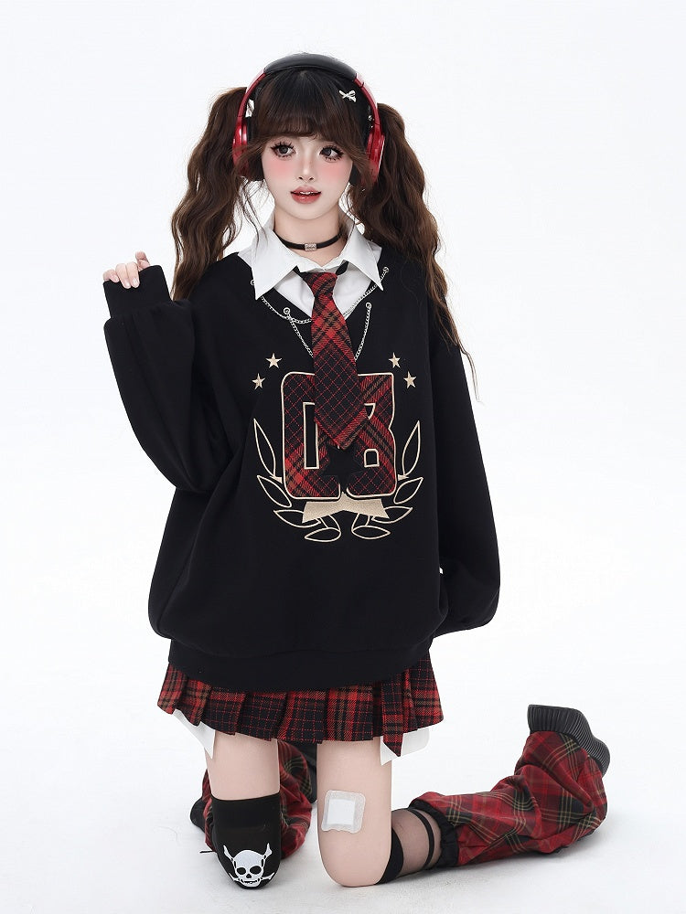 Schwarzes, adrettes, zweiteiliges, lockeres Sweatshirt mit rot karierter Krawatte