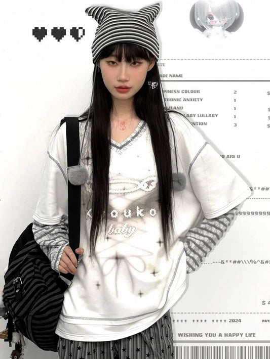 ホワイトフェイクツーピースVネックグラフィックTシャツ