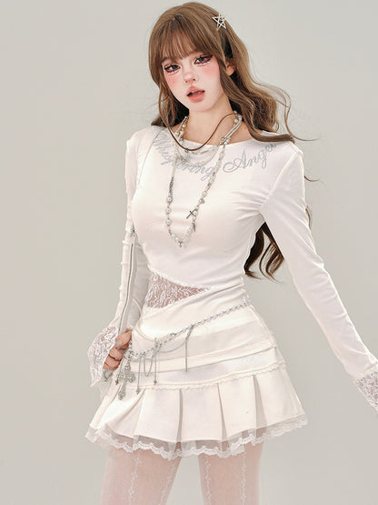 Weißes Langarm-Top mit Strass-Buchstaben und Spitze im Patchwork-Stil
