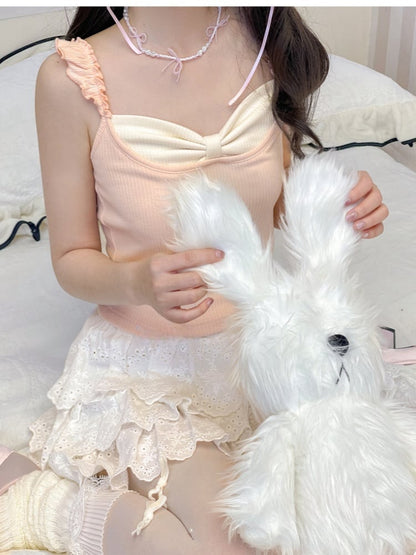 Tanktop in Rosa mit Flatterärmeln und Schleifendesign am Ausschnitt