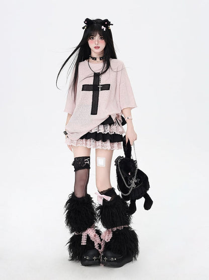 ピンクのレーストリム、黒の伸縮性のあるティアードスカート、ウエストはY2Kコントラスト