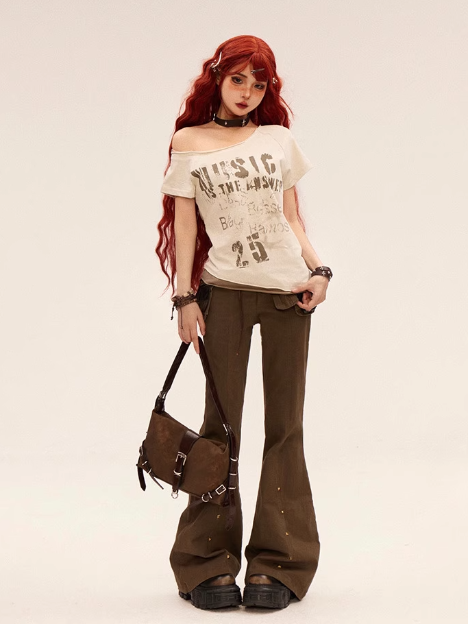 Asymmetrical Neckline Letter Print Slim-fitting T-shirt Apricot