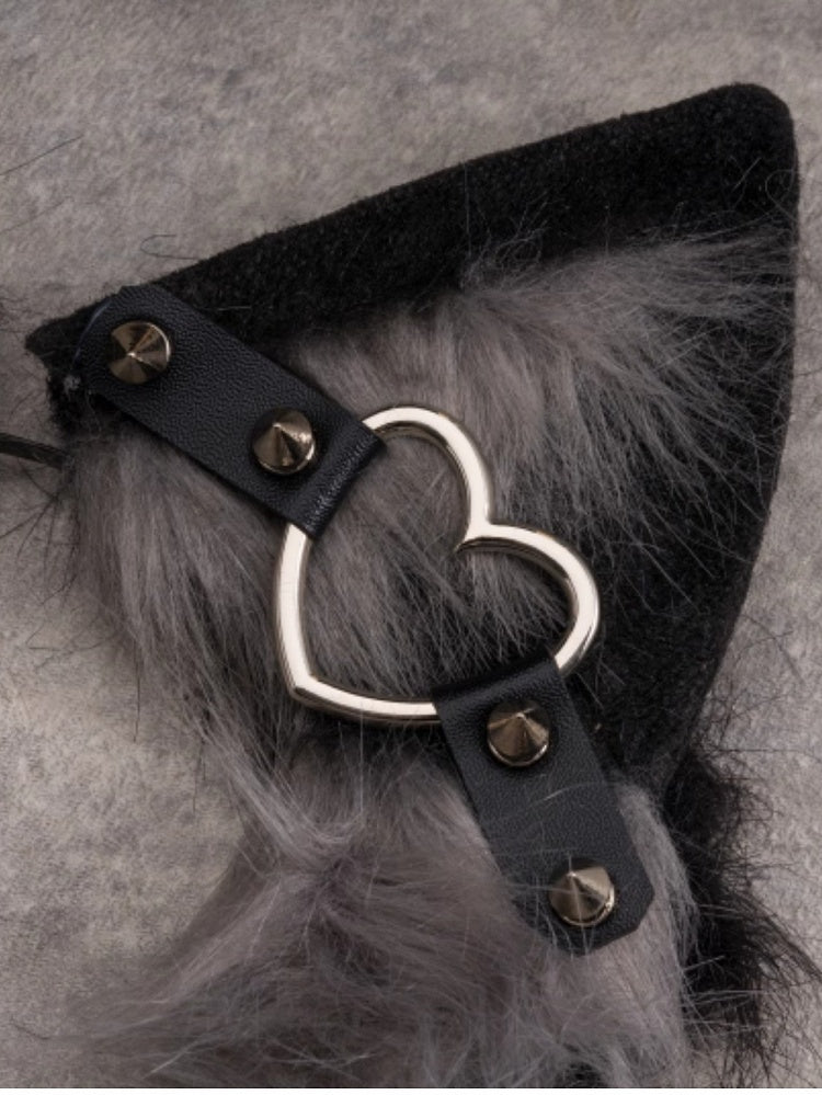 Ear Studs Black With Cat Details KC Heart Design