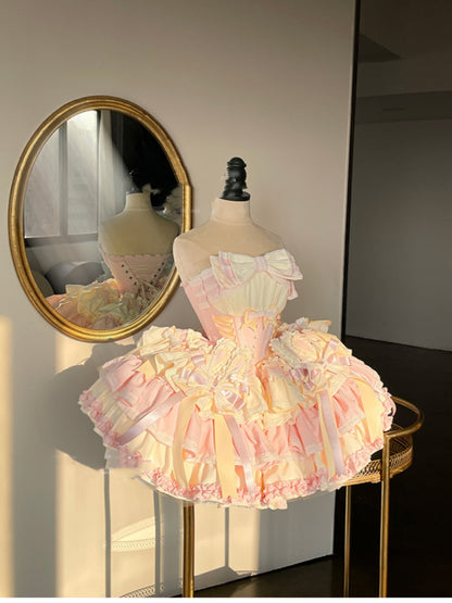 und Korsett mit Ohrenstäbchen, Schleife und Taille, rosa Rockkleid, bauschig, Hase auf süßem gelbem Design