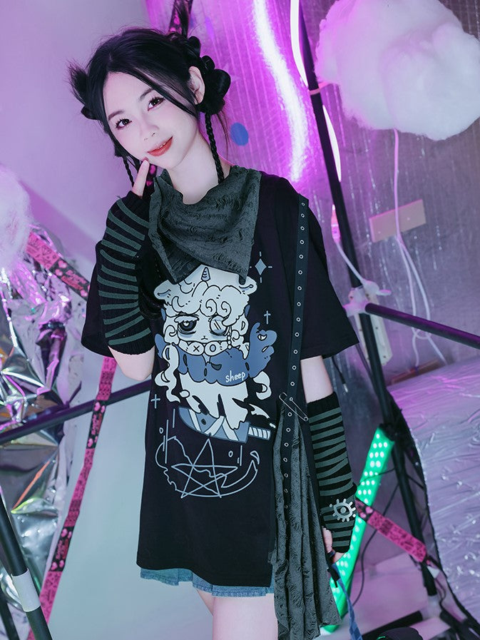Cartoon and Scarf with Detachable Eyelet Sheep Professor Strap T-Shirt Black Details