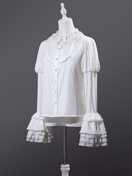 ホワイトのフリルネックライン、ティアードレーストリム、ベルスリーブのロリータブラウス