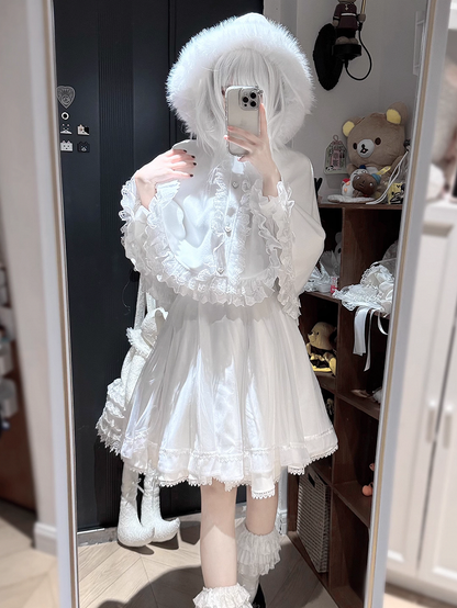 Accents Shaped with Lace Plush-Edged Cape Kei White Hood Heart Buttons Jirai
