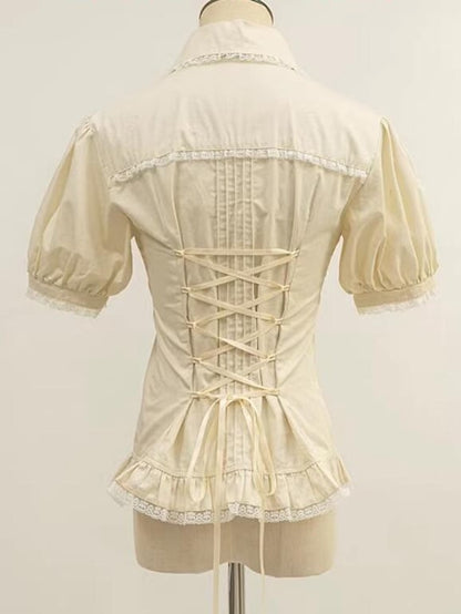 ベージュのプリーツボディスショートパフスリーブシャツ