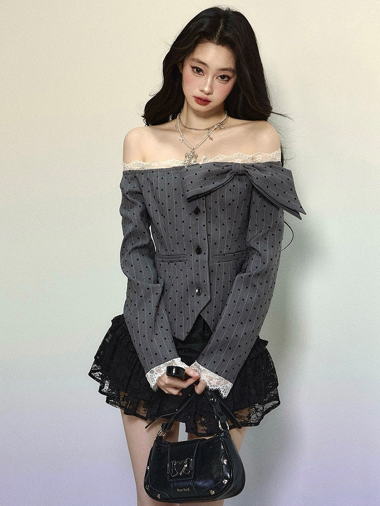 Graues, schulterfreies Top mit Punktmuster und Streifen