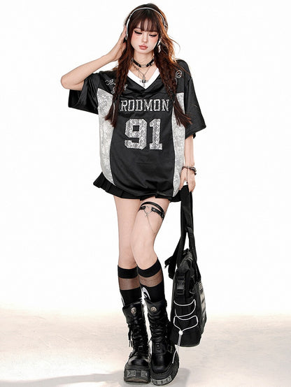 Grau/schwarzes sportliches T-Shirt mit V-Ausschnitt und Spitzen-Patchwork