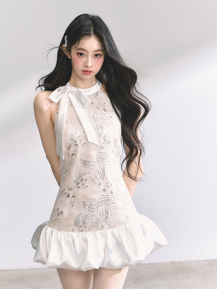 ライトピンクのセルフタイボウネックラインスパンコールディテールスカートバブルノースリーブドレスミニ