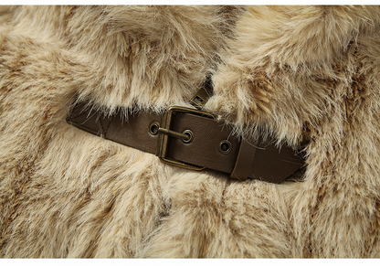 愛らしいウサギの耳が付いた黄色のシャギーコート