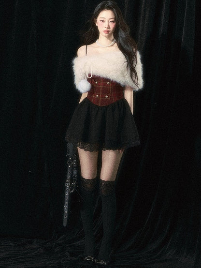 Weihnachtliches Set aus Camisole-Kleid mit Blumenmuster in Rot und Plüschschal