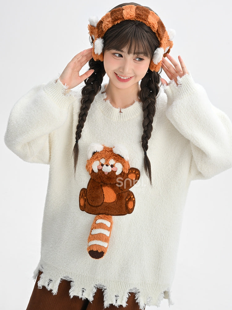 白い可愛いレッサーパンダのディストレストリムのルーズセーター