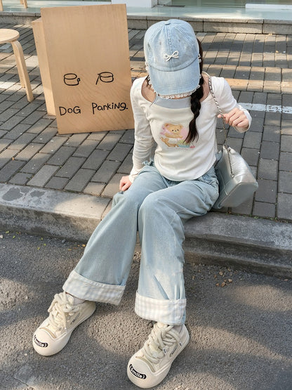 Blaue Jeans mit geradem Bein und hoher Taille und Schleife