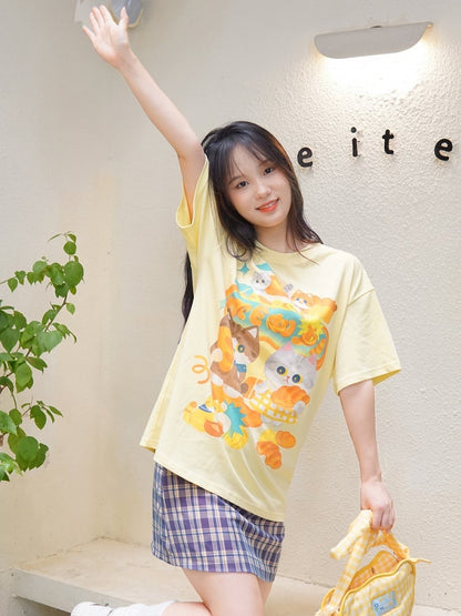 黄色のかわいい子猫プリントTシャツ