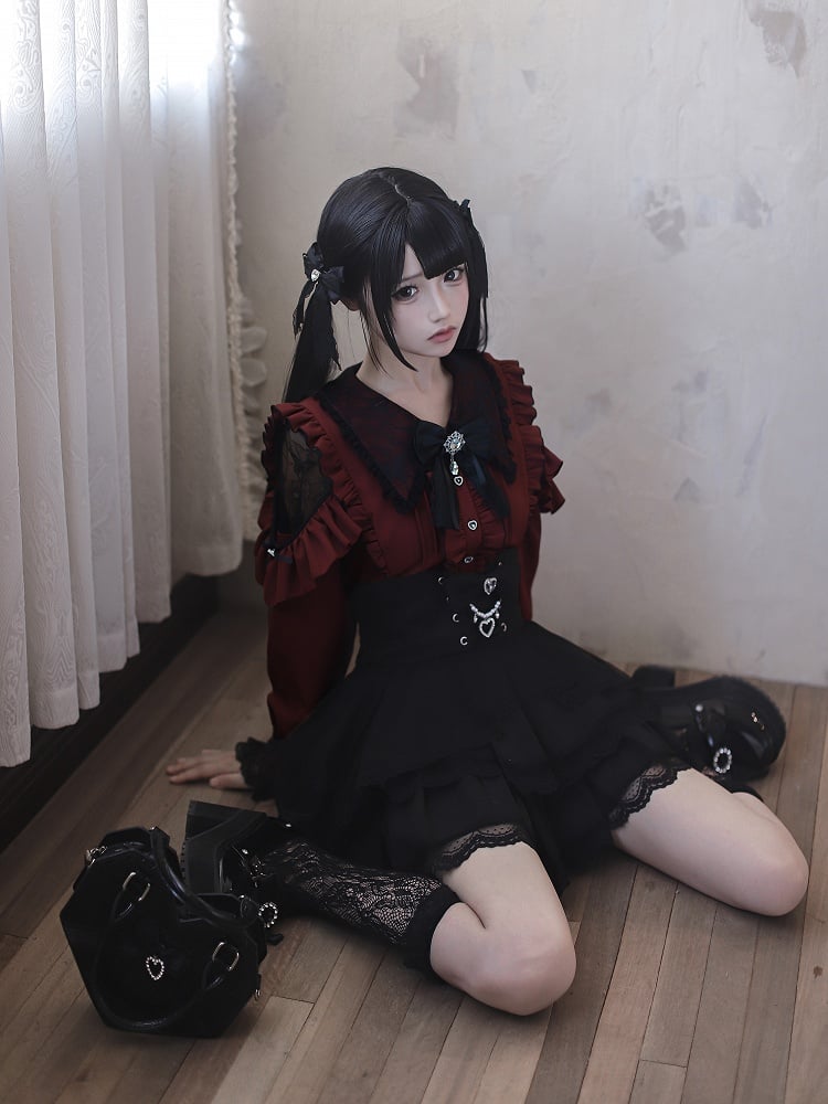 Pointed Flat Black Jirai Kei and Shoulders Gothic Red Collar Cutout with Lace-Inset Blouse