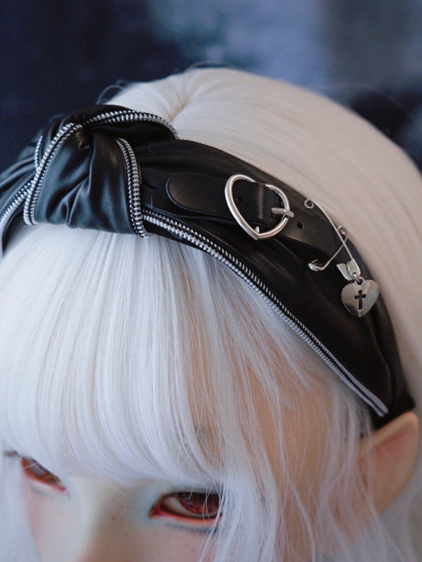 With KC Buckle Knot Design Black Decorated Pins Heart