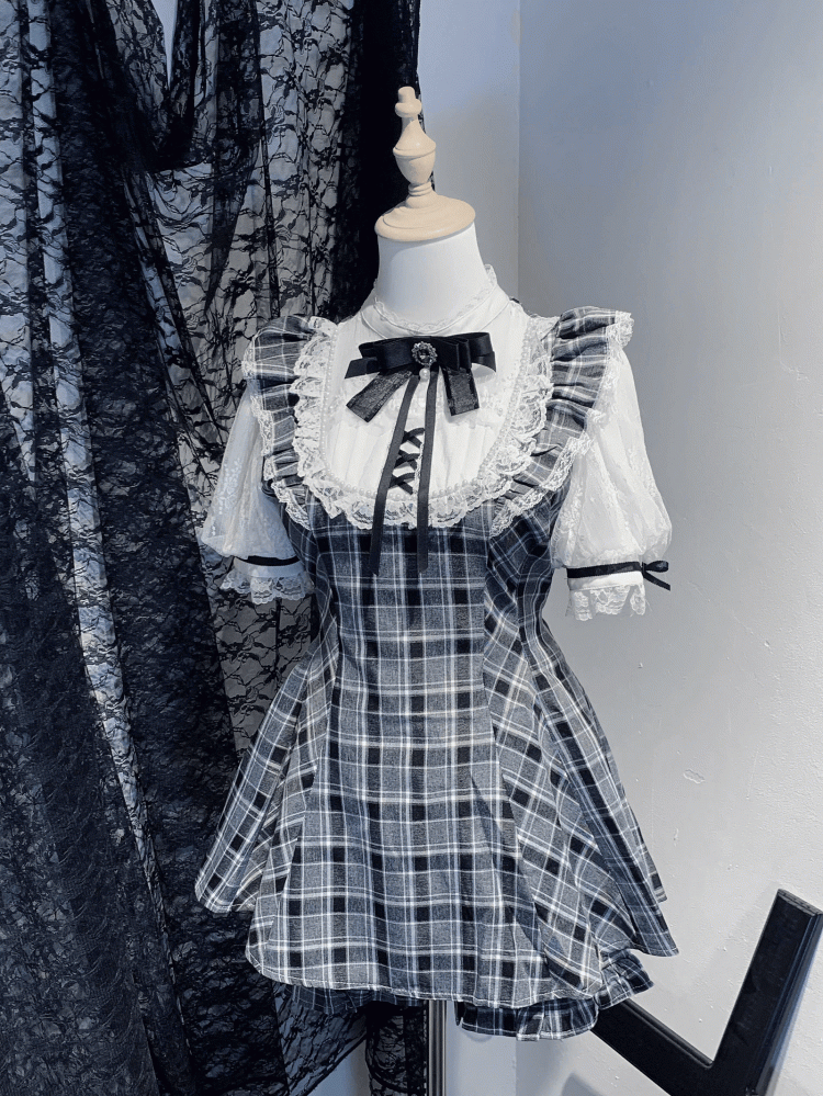 Jirai Kei Set mit kurzen Puffärmeln, Shorts, weißem Oberteil – kariert/grau, karierter Ausschnitt, Illusion, schwarz und in