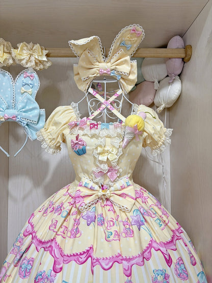 黄色と青の蝶結び、ピンクの耳のKC / バニー