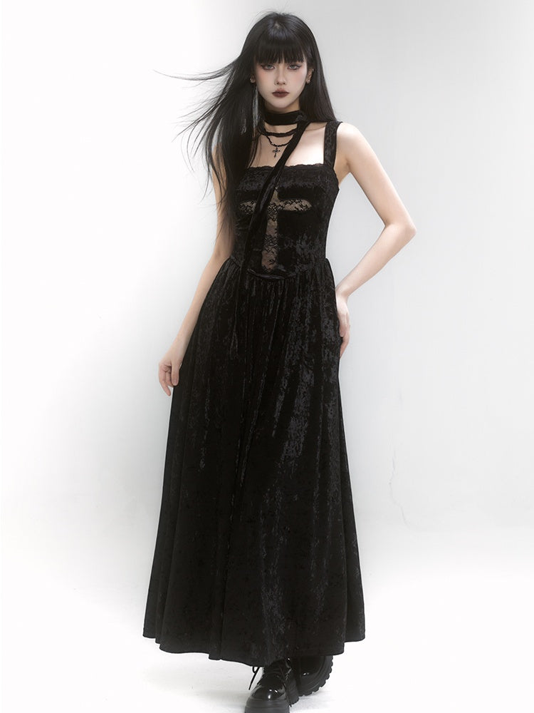Robe croisée gothique en velours noir à encolure carrée et dentelle